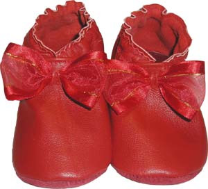 Finish off an outfit with these beautiful bow shoes. The ribbon has gold woven in for extra pizzaz.